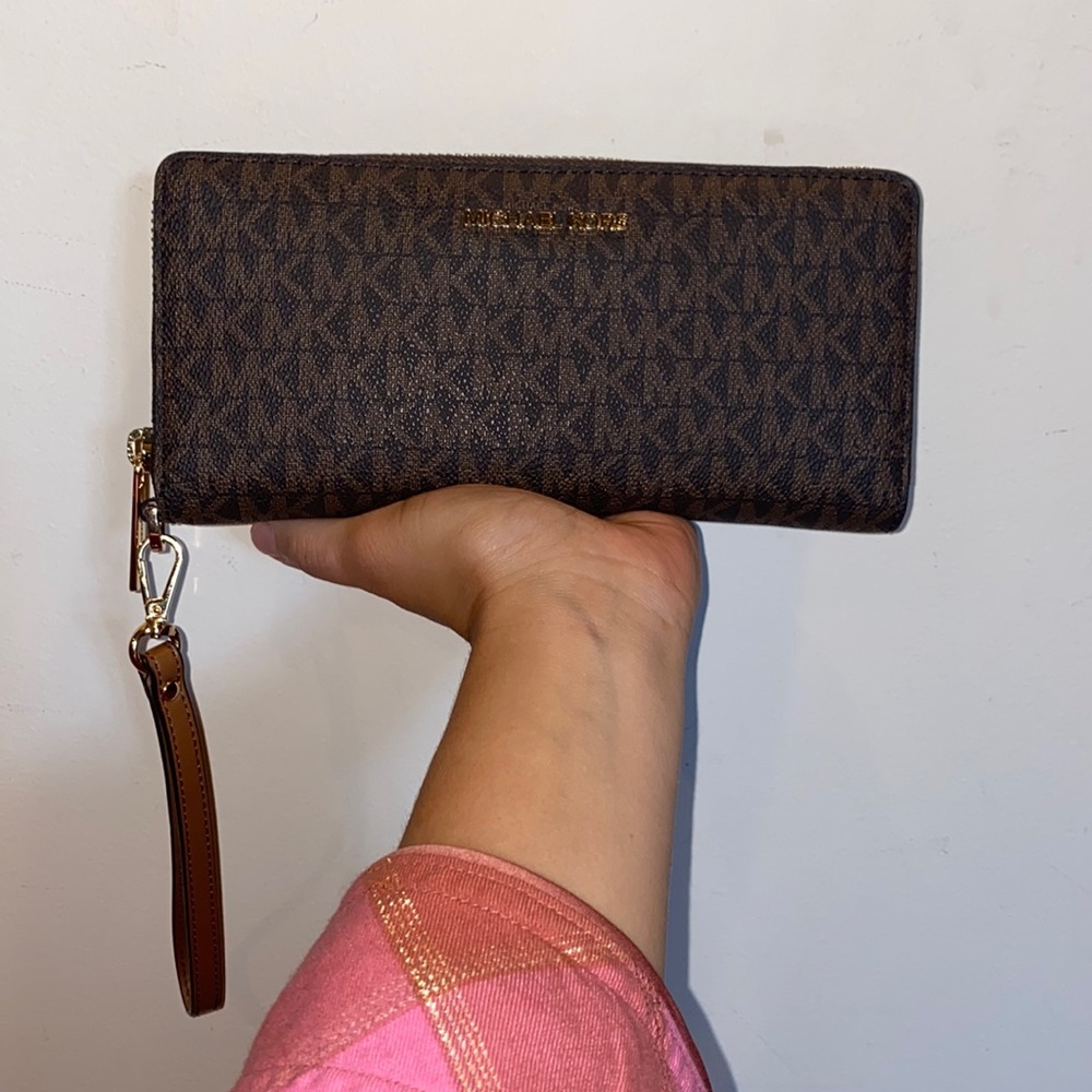 Michael kors wallet